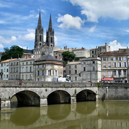 Appartement Lumineux, Wi-Fi Et Parking Prive Niort Buitenkant foto