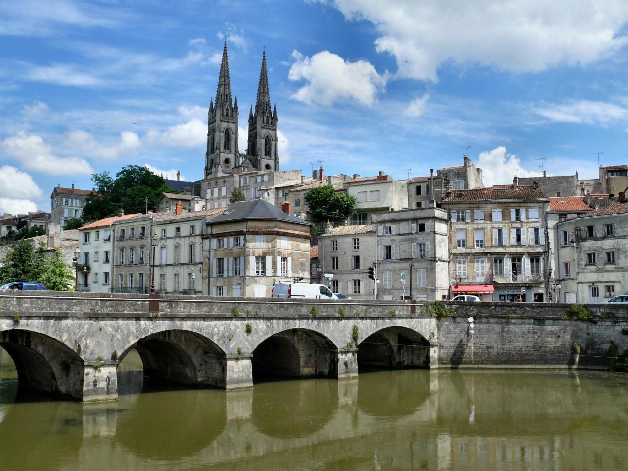 Appartement Lumineux, Wi-Fi Et Parking Prive Niort Buitenkant foto